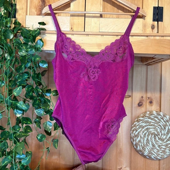 Vanity Fair Purple Chemise with Lace Detailing - Picture 1 of 6